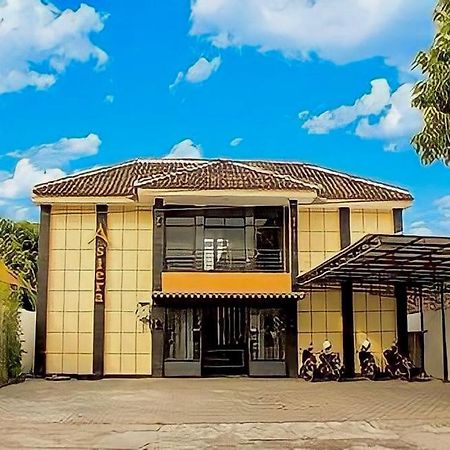 Penginapan Asiera バニュワンギ エクステリア 写真